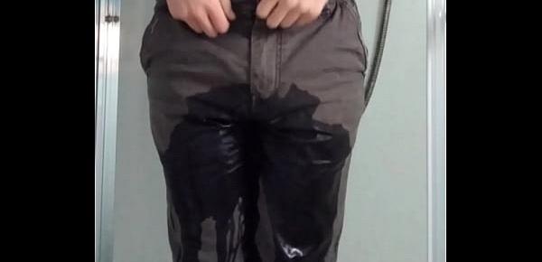  Guy pees in his pants